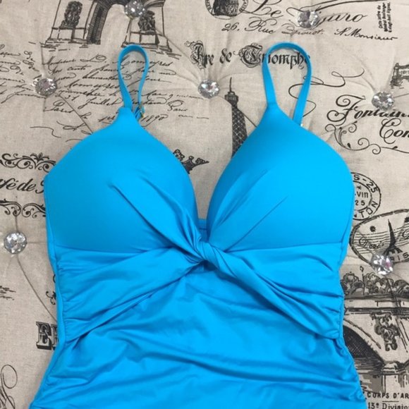 LA BLANCA Island Goddess Twist Front Keyhole Swimsuit - Picture 7 of 8